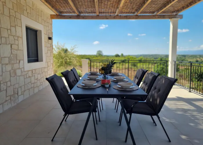 Ferienhaus Rocca Murvica (Policnik)